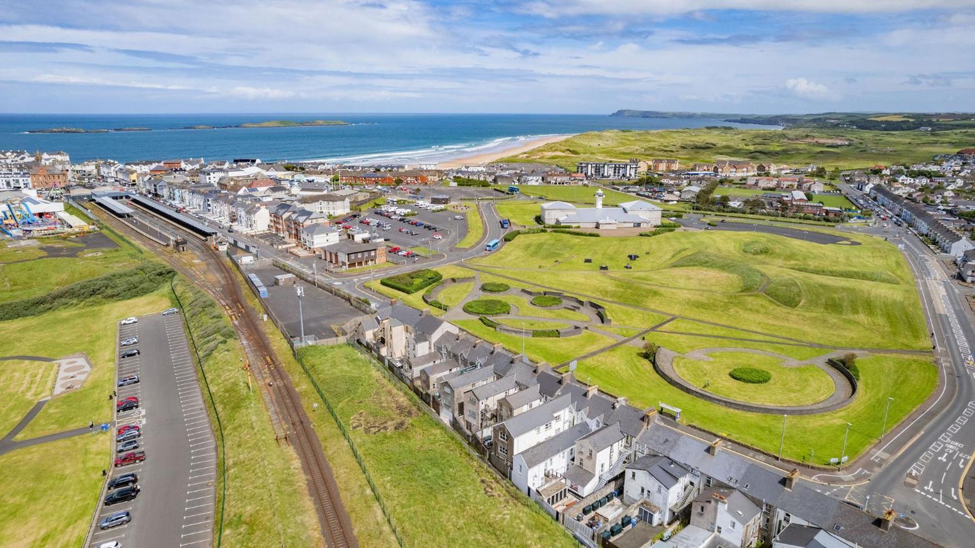 1 Dunluce Park - Portrush By The Sea Daire Dış mekan fotoğraf