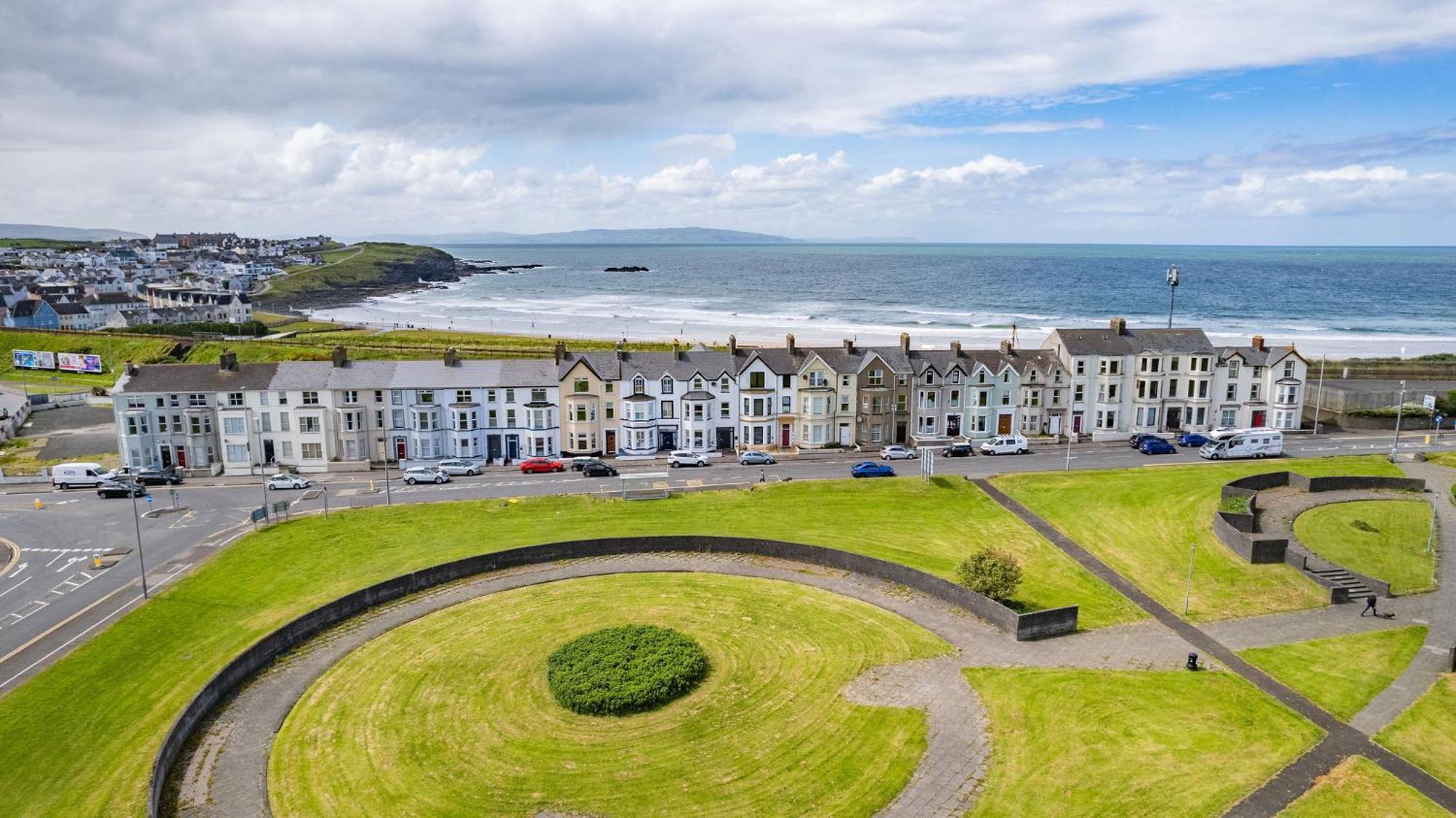 1 Dunluce Park - Portrush By The Sea Daire Dış mekan fotoğraf